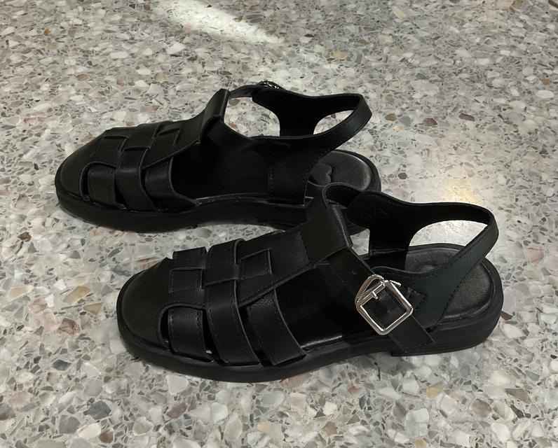 รองเท้ามือ2, รองเท้าแตะหนังรัดส้น รูปที่ 4