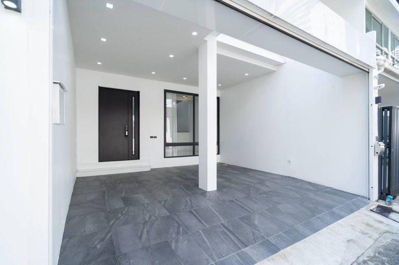 🔥ขาย Townhome 3 ชั้น 25 ตรว ซอยสุขุมวิท 15 ทำเลดี เพียง 1 นาทีถึง โรงเรียนนานาชาติ NIST และ 5 นาที ถึง BTS อโศก 2