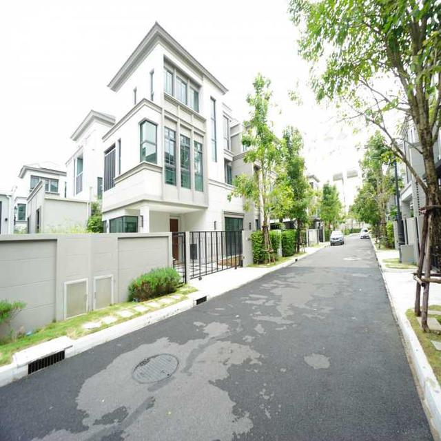 ขาย บ้านแฝด 3 ชั้น The Sonne Srinakarin-Bangna 243 ตรม. 46.8 ตร.วา แต่งสวย High Class บ้านใหม่มือหนึ่งไม่เคยอยู่ 2