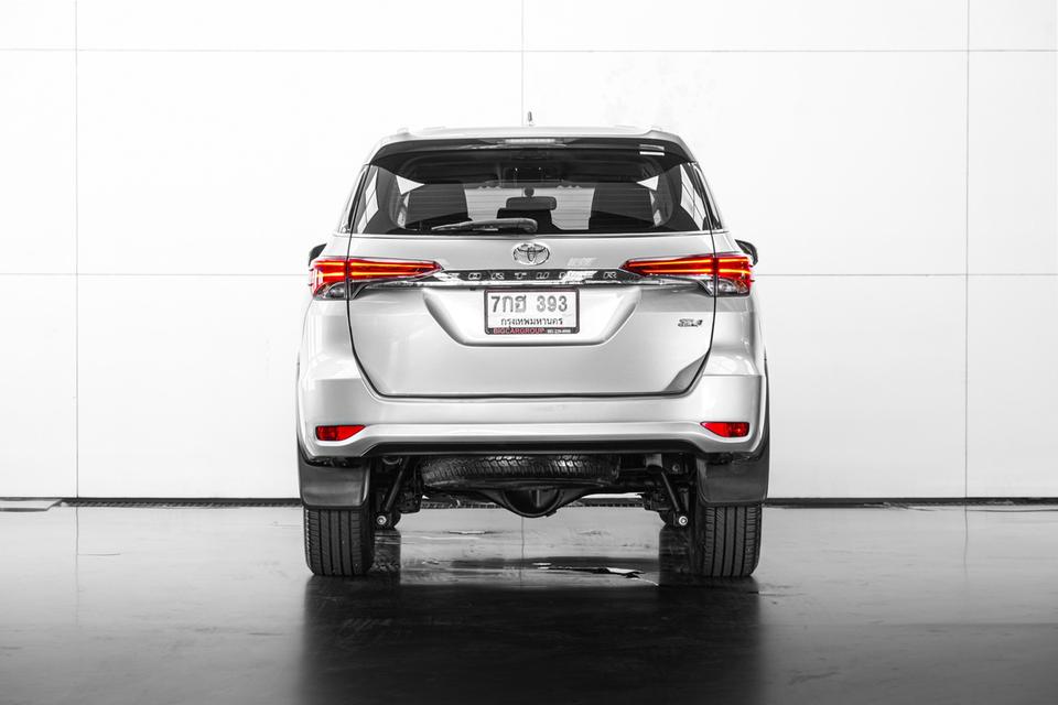 2018 TOYOTA FORTUNER 2.4 V 4WD สีเทา ไมล์ 147768 กม.  6
