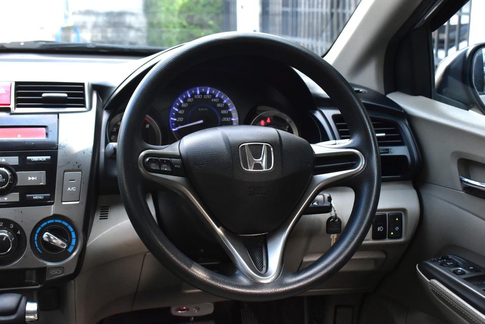 Honda City 1.5V CNG โรงงาน  ราคาเพียง 189,000  ปี 2013 สีเทา ออโต้ เบนซิน+แก๊ส ไมล์ 11x,xxx km 5