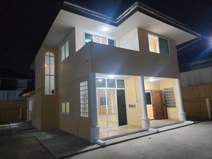 บ้านเดี่ยว2ชั้น120.9ตรว.ราคา5.99ล.บางกรวย นนทบุรี เจ้าของขายเอง ไม่มีค่าส่วนกลาง เข้า-ออกส฿ถนน3สายหลักถ.ราชพฤกษ์,ถ.นครอินทร์,ถ.กาญจนาภิเษก น. 2