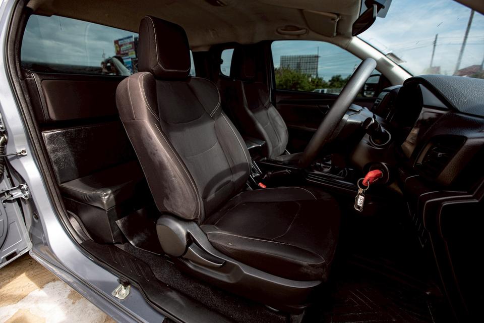ISUZU D-MAX SPACECAB 3.0Ddi S ปี 2022 สีเทา  11