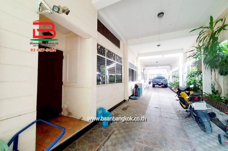 ที่ดินพร้อมบ้าน ซอยปรีดีพนมยงค์ 26 เนื้อที่ 181 ตรว. ถนนสุขุมวิท 71 แขวงคลองตัน เขตวัฒนา กรุงเทพมหานคร