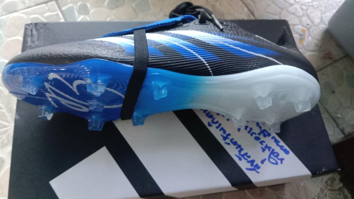 รองเท้าสตั้ดadidas predatorซื้อมาใส่ไม่ได้ 3