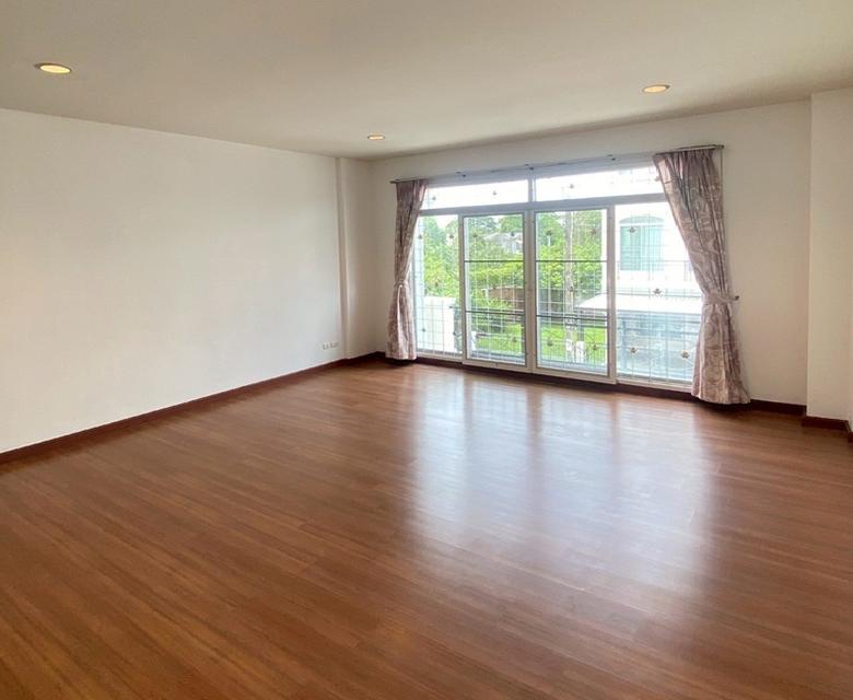 ให้เช่าทาวน์โฮม 3 ชั้น บ้านกลางเมือง สวิสทาวน์ เกษตร–นวมินทร์ / ซอยประเสริฐมนูกิจ 25 / แอร์ 2 เครื่อง / ไม่มีเฟอร์นิเจอร์ / สภาพใหม่ / สวย  5