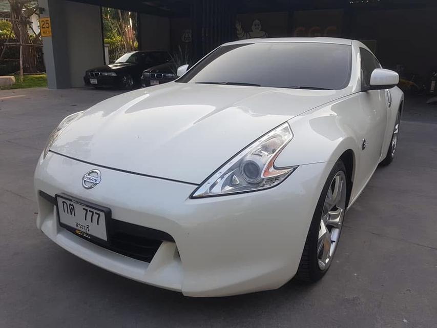 Nissan 370 MT สีขาว ปี 2010 2