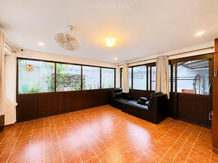 For Sale / For Rent — Pool House at View Point Village, PattayaSingle detached house for sale and rent at View Point Village, Pattaya. Spacious 15