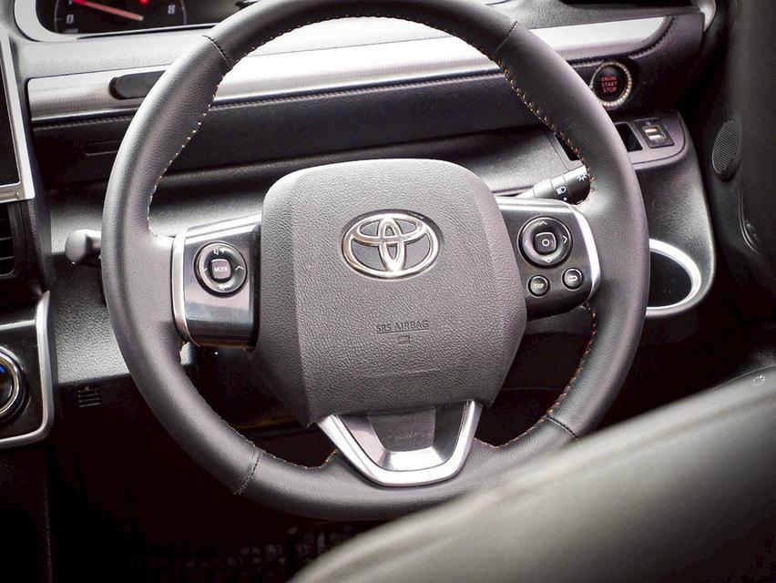 TOYOTA SIENTA 1.5 V เกียร์ Auto สีดำ ปี 2019 (ตัว Top สุดประตูสไลด์ไฟฟ้า 2 ข้าง) 11