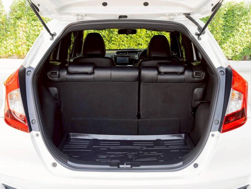 Honda Jazz 1.5RS + ปี 2017 ♨️ #ประกันเครื่องเกียร์3ปี3หมื่นkm♨️ 13