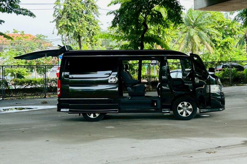 Toyota Ventury 2.7 V AT 2012 9