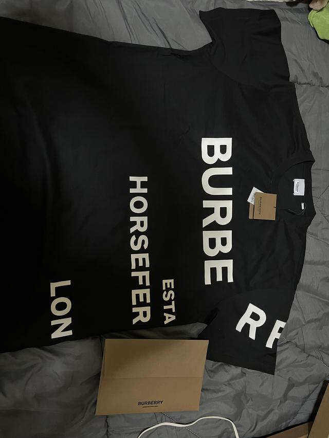 เสื้อแบร์นBURBERRYมือ