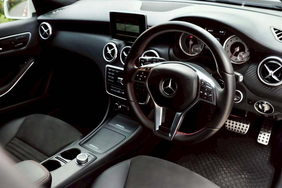 ด่วน Mercedes Benz A180 AMG Dynamic ปี 2016 รถหรูสภาพสวยๆ ราคาประหยัด 8