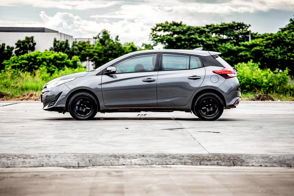 Toyota Yaris 1.2 Entry ปี 2017 สีเทา  10