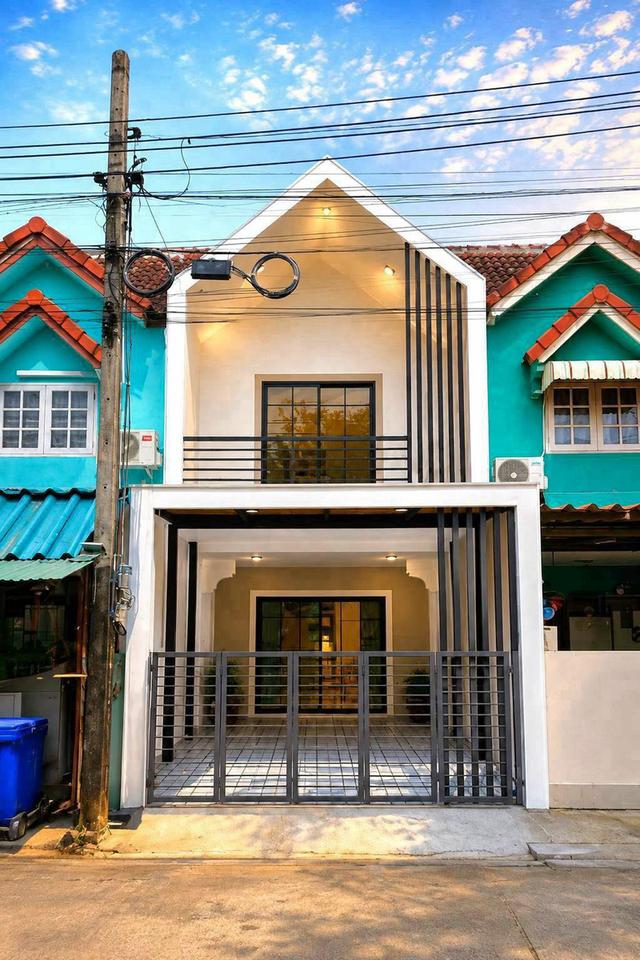 หมู่บ้านพร้อมจิตร บางใหญ่ ทาวน์เฮาส์ 2 ชั้น  ถนนเมน โครงการทำเลค้าขาย หน้าบ้านเป็นสวนสาธารณะ ด้านหลังติดทุ่งนารับลมเย็นๆ 1