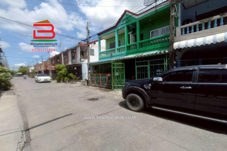 ทาวน์เฮาส์ หมู่บ้าน แอร์วิลล่า ลำลูกกา คลอง 2 เนื้อที่ 16 ตรว. ตำบลคูคต อำเภอลำลูกกา จังหวัดปทุมธานี
