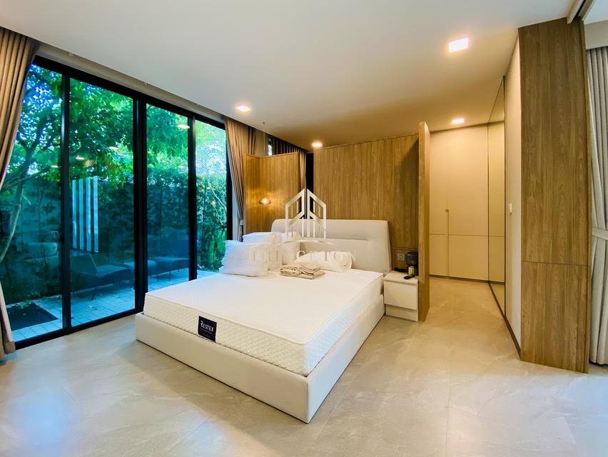 Vive Krungthep Kreetha next to Wellington School 7