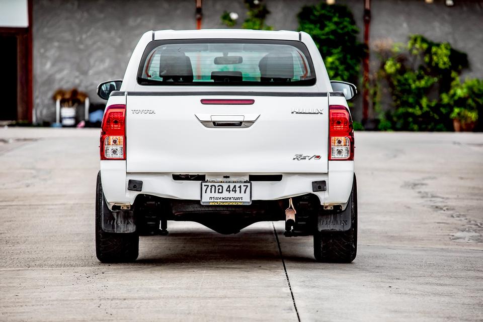 TOYOTA HILUX REVO 2.4 E DOUBLE CAB สีขาว ปี 2018  8