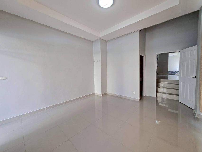 ขายด่วนบ้านทาวน์โฮม 3 ชั้น หลังมุม หมู่บ้าน The Balcony Home เฉลิมพระเกียรติ ร.9 ซอย 28 ใกล้สวนหลวง ร. 9 (N.1971) 11