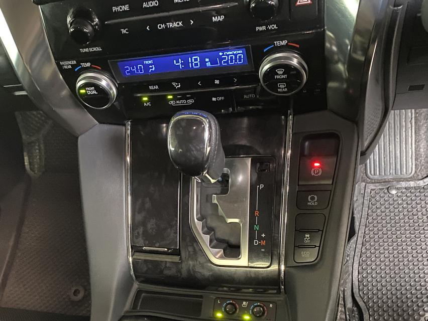 Toyota alphard  13