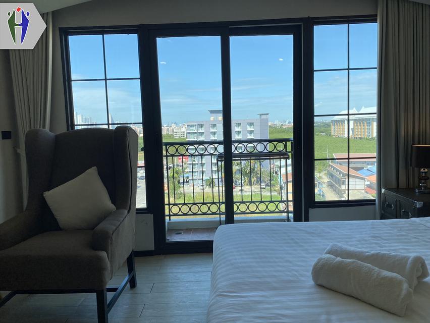 คอนโดให้เช่า เวเนเชี่ยน ใกล้หาดจอมเทียน •	ขนาด 23 ตารางเมตร สตูดิโอ •	เครื่องปรับอากาศ, ตู้เย็น •	ระเบียงวิวสระว่ายน้ำพร้อมเฟอร์นิเจอร์ครบชุด •	ครัวยุ 4