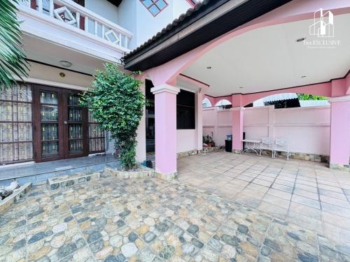 ขายบ้านเดี่ยว 2 ชั้น หมู่บ้านพงษ์ศิริชัย 3 ติดถนนบรมราชชนนี เข้าเมืองสะดวก 2