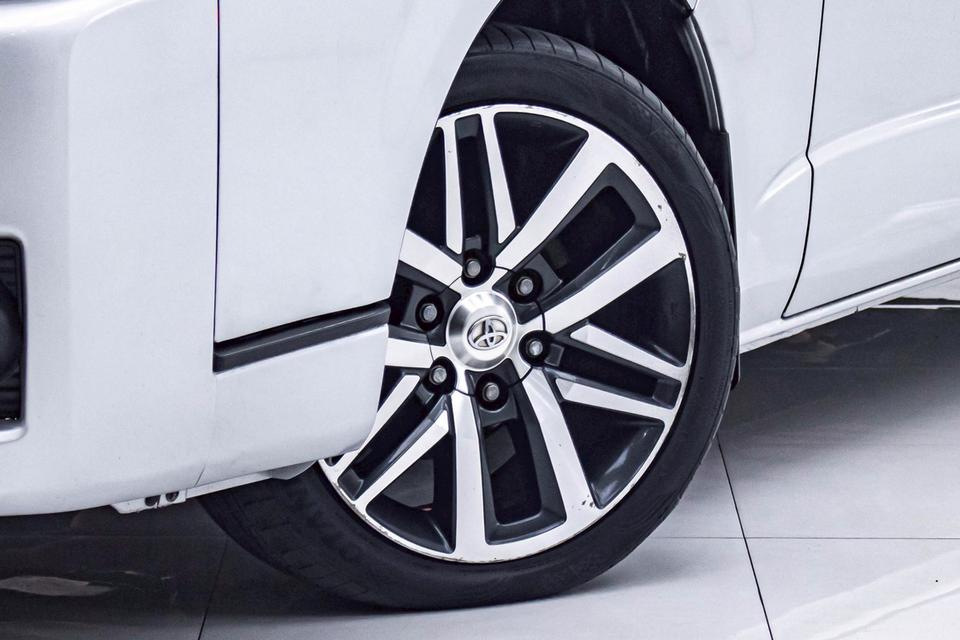 TOYOTA COMMUTER 3.0 D4D 2015  19