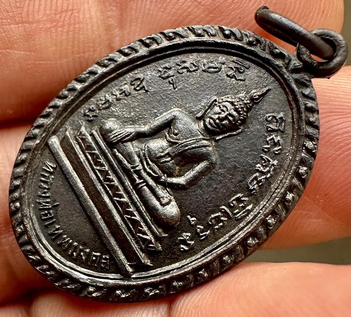 เหรียญหลวงพ่อเทพมงคลหลังพระครูประวิตรวิหารการ วัดใหม่พิเรนทร ์ ปี2513 สภาพสวยเดิมเ รูปย่อยที่ 4