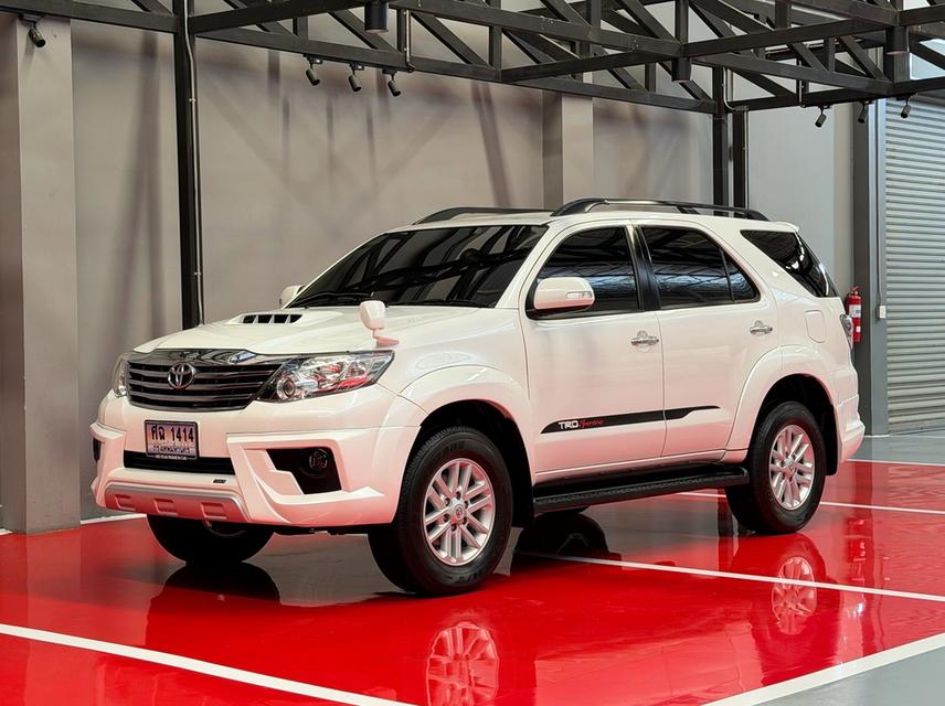 2014 TOYOTA FORTUNER 3.0V 5เกียร์ รถมือเดียวออกป้ายแดง รถวิ่งน้อย ประวัติศูนย์ครบ รถไม่เคยมีอุบัติเหตุครับ รูปย่อยที่ 4