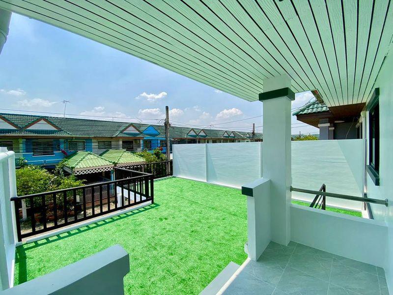 หมู่บ้านหงส์ประยูร3  แยกบางพลู ทาวน์เฮาส์ 2 ชั้น ตกแต่งใหม่พร้อมอยู่  มีระเบียงด้านหน้าใกล้ถนนรัตนาธิเบศร์   โครงการมี ระบบรักษาความปลอดภัย 19