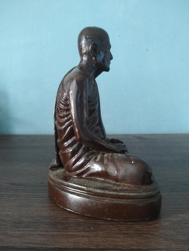 พระบูชาหลวงปู่มั่น ภูริทัตโต หน้าตัก 5.5 นิ้ว ปี พ.ศ.2546 ออกวัดใหม่เจริญศิลป์ จ.สกลนคร 2