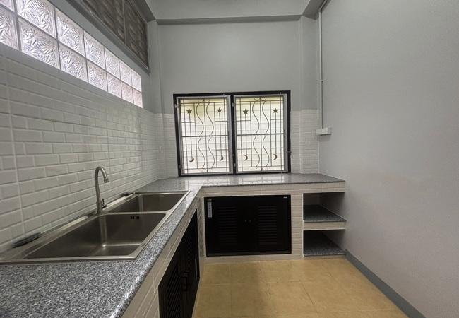 ขายและให้เช่าบ้านเดี่ยว หมู่บ้านเมืองเพชรวิลเลจ ซอยทุ่งมังกร 12 เนื้อที่ 67 ตร.ว. 2 ชั้น 3 นอน 2 น้ำ 8