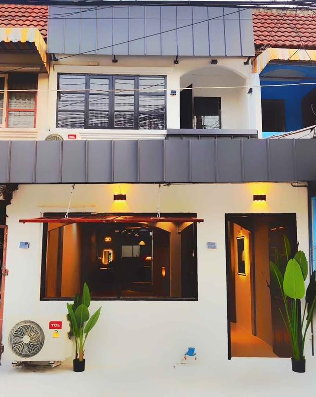 ขาย หรือ ให้เช่าบ้านอยู่ตรงข้าม หมู่บ้านสิรสา  เปิดกิจการได้ ร้านกาแฟ ร้านอาหาร Home offices 1