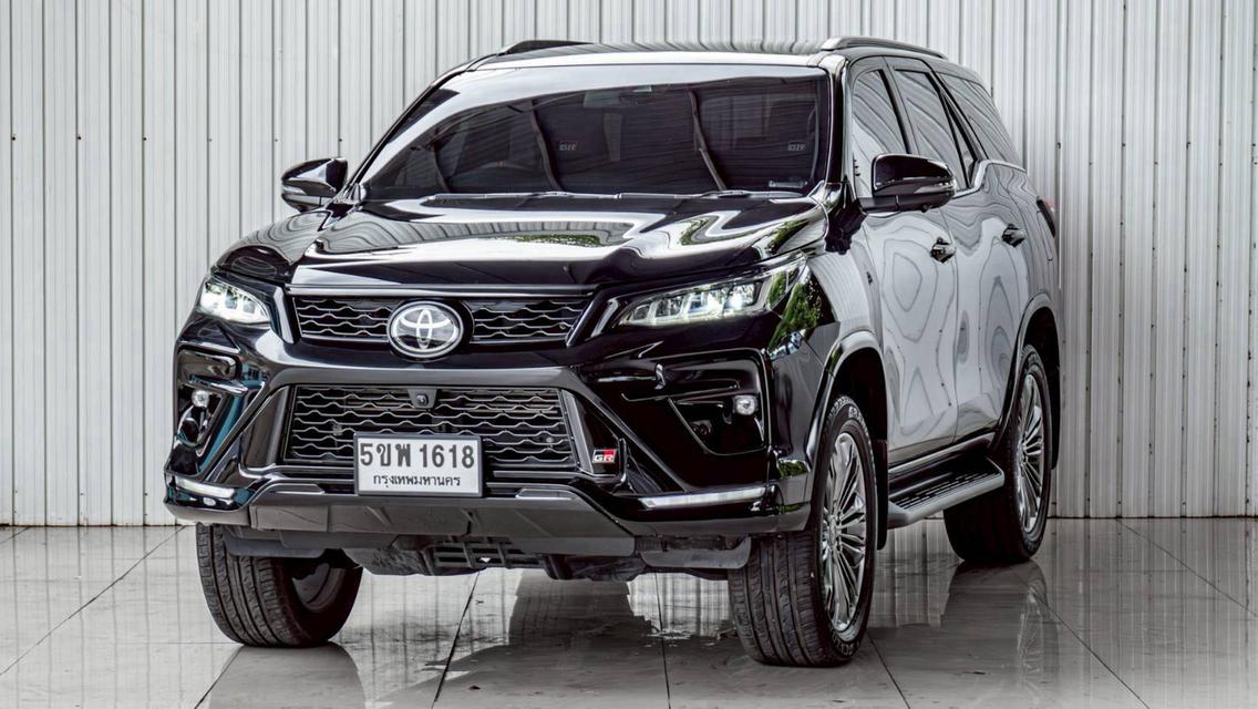 TOYOTA FORTUNER 2.8 GR SPORT 4WD ปี 2024 สีดำ โฉม ปี15-ปัจจุบัน