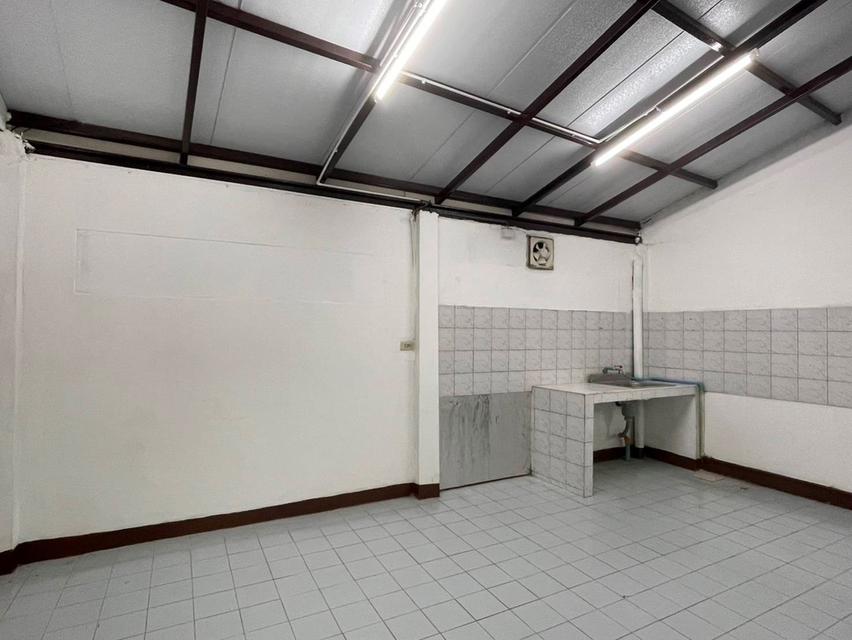 ให้เช่าทาวน์เฮ้าส์ 2 ชั้น ถนนนวลจันทร์ซอย 27 เขตบึงกุ่ม เนื้อที่ 28 ตรว 115 ตรม 5