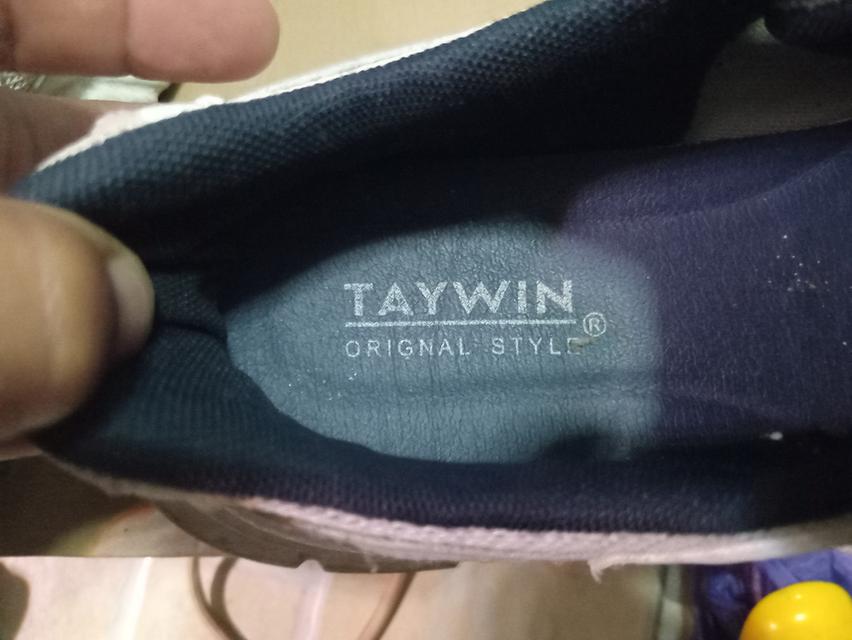 รองเท้าผ้าใบทรงสปอร์ต Taywin original สีขาวมือสองสวยๆ ไซส์ 45 มีกล่องค่ะ ความยาวรองเท้าประมาณ 31ซม.สวยเลย รูปที่ 7