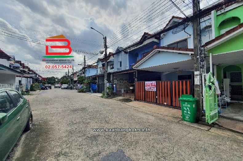 ทาวน์เฮาส์ หมู่บ้าน เค.ซี ร่มเกล้าวิลล์ เนื้อที่ 17.1 ตร.ว (ร่มเกล้า 18) ใกล้ใกล้วัดปากบึง(ร่มเกล้า ซ.20) เขตมีนบุรี(แสนแสบ) กรุงเทพมหานคร