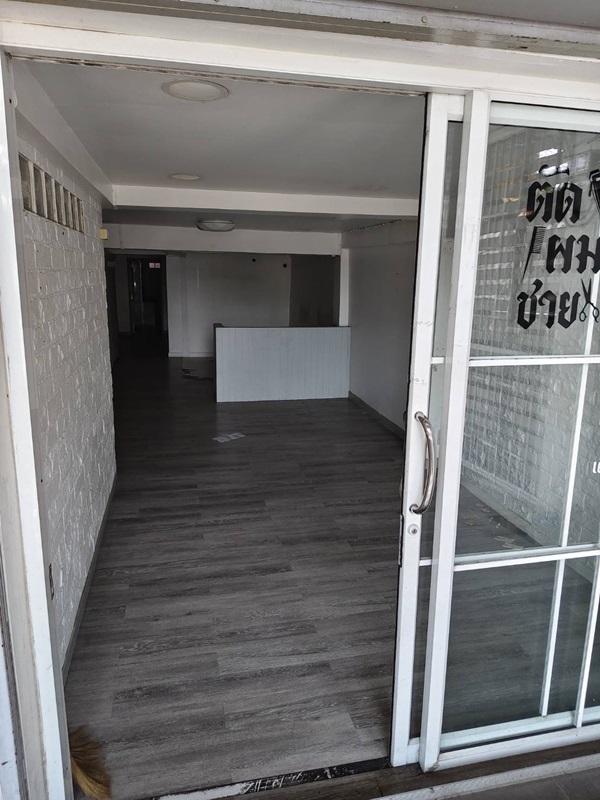 ขายอาคารพาณิชย์ ปากซอยประชาอุทิศ 127 ใกล้บิ๊กซี ติดถนนใหญ่ ทำเลศักยภาพสูง โทร 063-365-9464 4