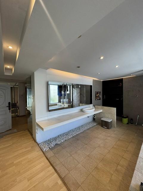 ให้เช่า ขาย อาคารพาณิชย์ 6 ชั้นรวมดาดฟ้า 2 คูหา ตีทะลุกัน พื้นที่กว่า 600 ตร.เมตร ถนนสุทธิสารวินิจฉัย ซอยพิบูลย์อุปถัมภ์ ใกล้ MRTสุทธิสาร เขตห้วยขวาง 11