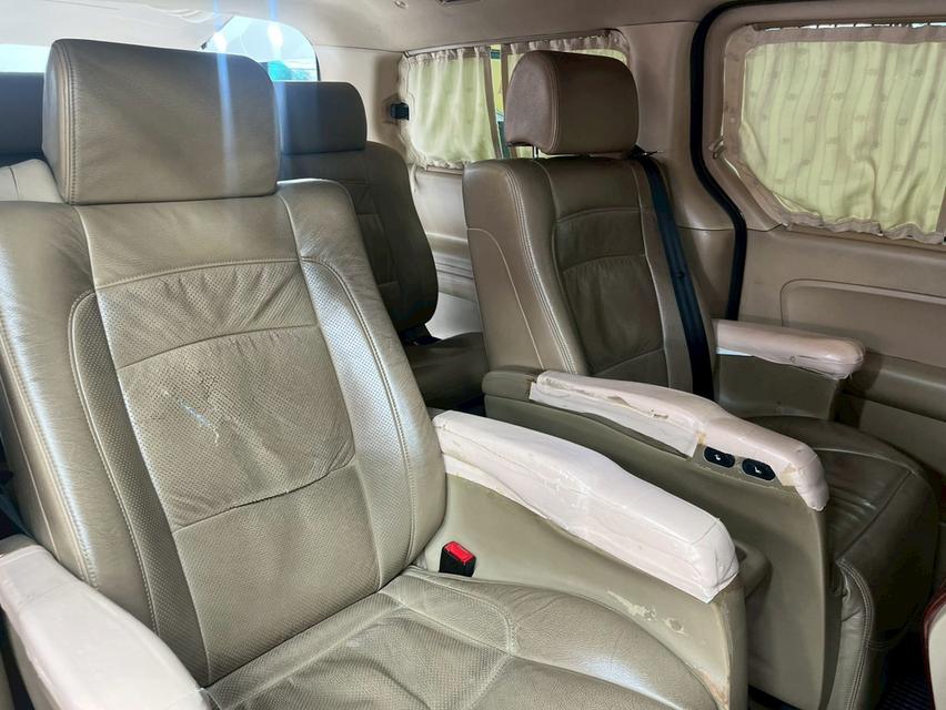 HYUNDAI GRAND STAREX 2.5 VIP เกียร์ AT ปี 2011 สีดำ เบนซินเลขไม์ 237,652 กมราคา 409,000 บาทโทร 09296998996B384 รูปที่ 8