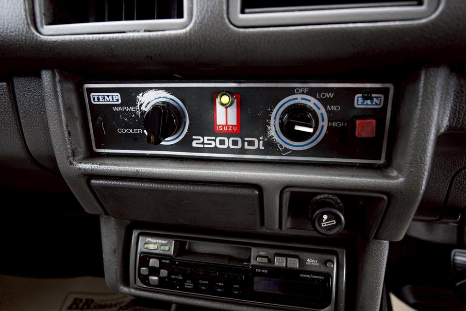 ISUZU TFR 2.5 CAB 1990 8