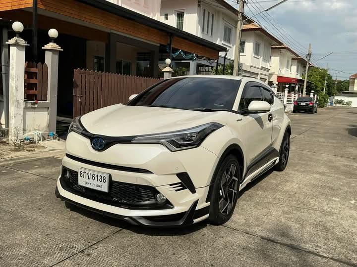 Toyota CHR สีขาว ปี 2019 2