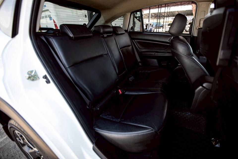 Subaru Xv 2.0 AWD สีขาว ปี 2013  13