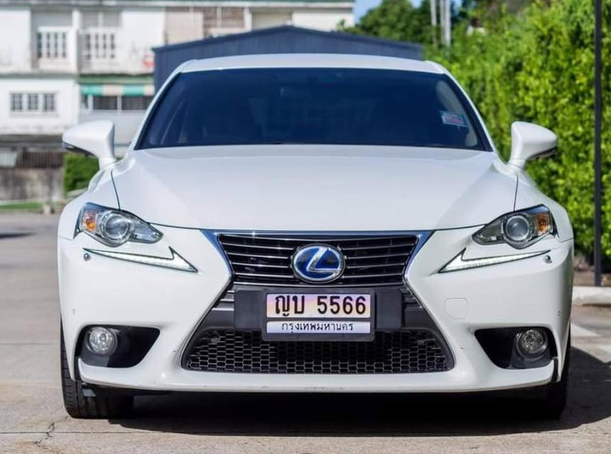 Lexus IS 300h ปี 2013