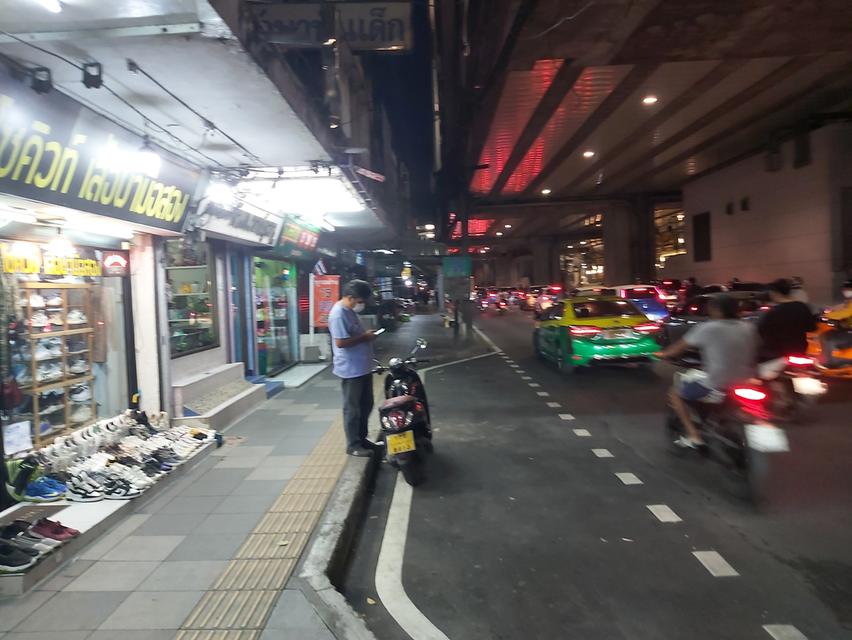 เซ้งร้านรองเท้าและเสื้อ ผ้ามือสองปากซอยลาดพร้าว 41 ทำเลทอง 14