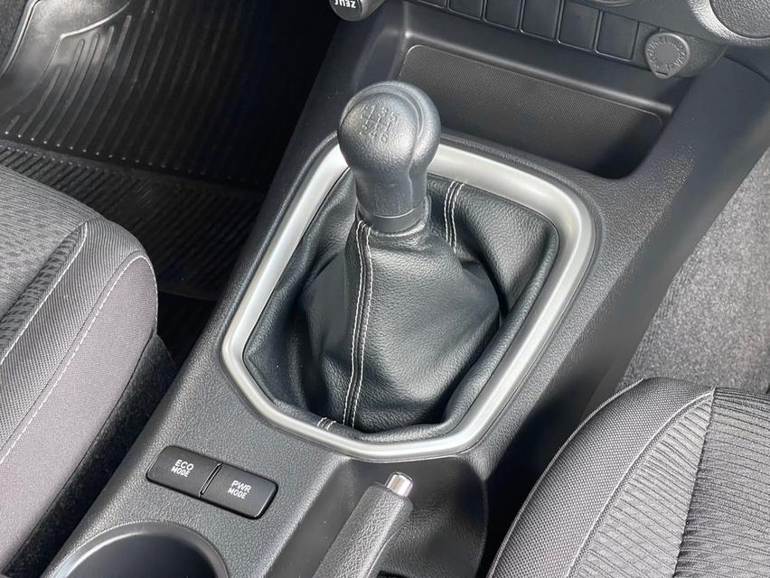 TOYOTA HILUX REVO 2.4 ENTRY 2021  11