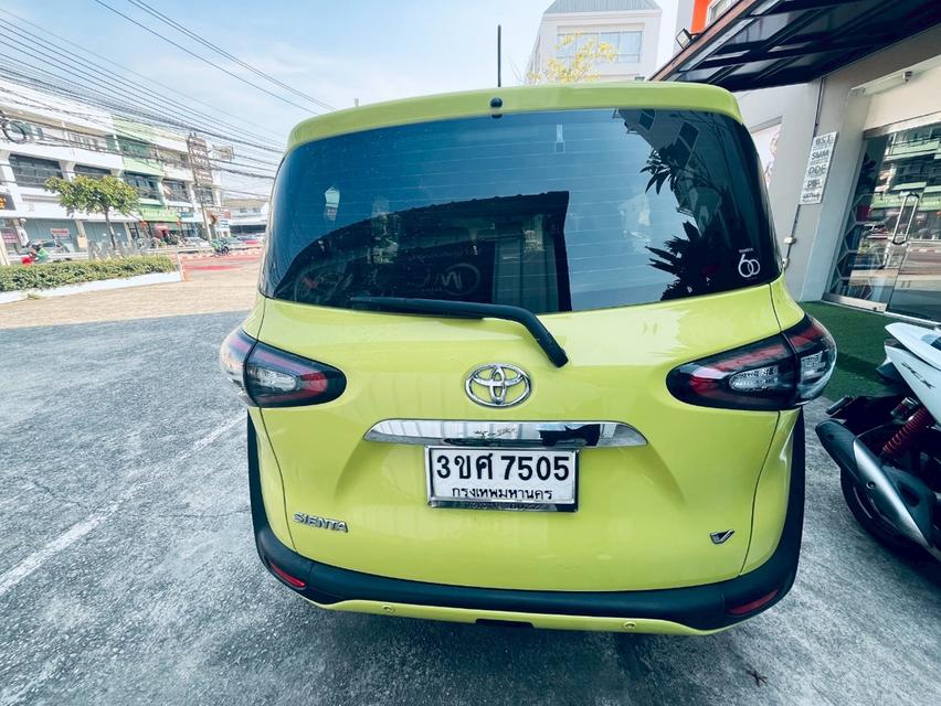 รถยนต์ Toyota Sienta รูปย่อยที่ 2