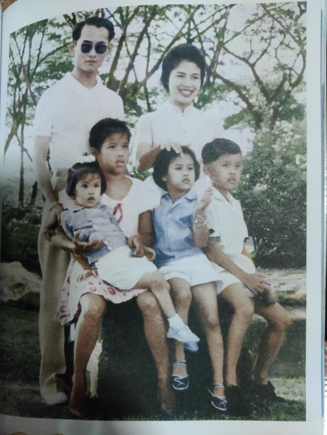 หนังสือสะสมรวม9.รัชกาล.ราชจักรีวง.108.มงคลและหนังสือน่าสะสมหายาก. รูปที่ 4