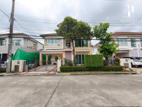 ขายบ้านเดี่ยว บุราสิริ วัชรพล | แสนสิริ บ้าน 2 ชั้น ถนนเมน หน้าบ้านไม่ชนใคร เป็นส่วนตัวสูง 1