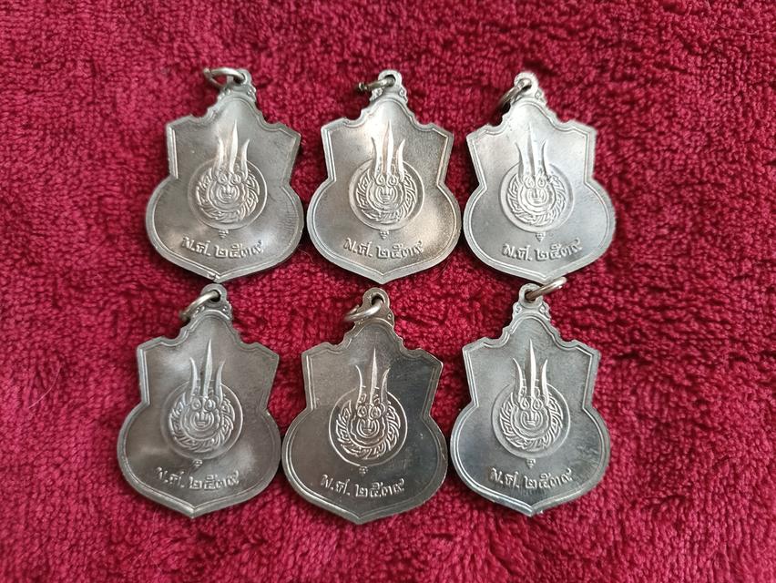 เหรียญทรงเสมา นั่งบัลลังก์ ปี ๒๕๓๙ ในหลวง ร.๙ ครองราชสมบัติครบ ๕๐ ปี